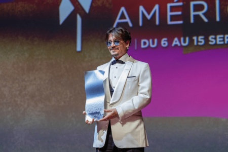 Johnny Depp recevant son prix