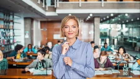 Maya Lauqué, présentatrice de Tous prêts pour la dictée ! dont le texte sera lu par Gilles Lellouche
