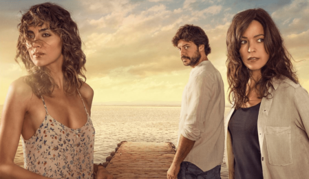 "El embarcadero", cocréée par Alex Pina et Esther Martínez Lobato.