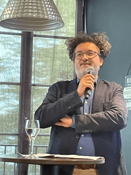 Olivier Wotling présentant les tournages d'Arte France à La Rochelle.