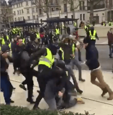 A Rouen, l'agent de sécurité de l'équipe de LCI roué de coups