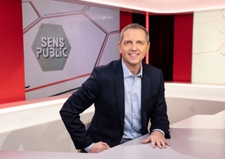 Thomas Hugues, présentateur de "Sens public".