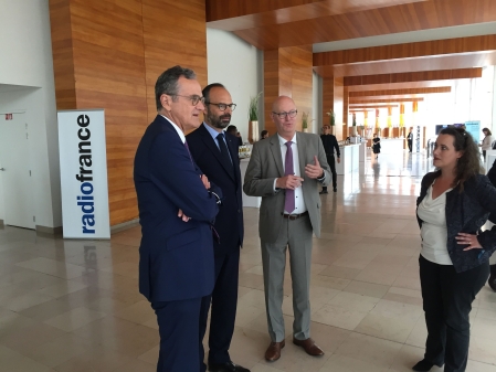 De gauche à droite, le président du CSA Roch-Olivier Maistre, le Premier ministre Edouard Philippe, le président du FAVN Jean Mahé et sa vice-présidente Véronique Demilly