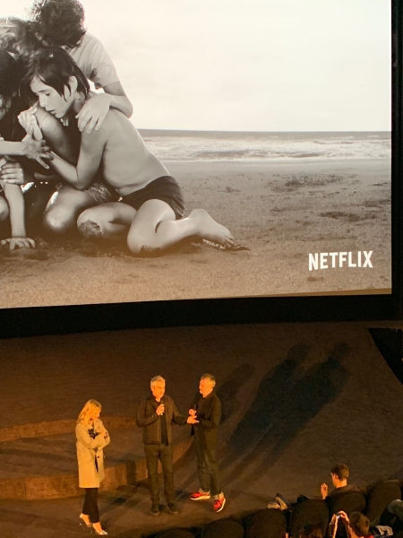 Alfonso Cuarón prenant la parole lors de la projection de son film Roma au Max Linder le 12 décembre