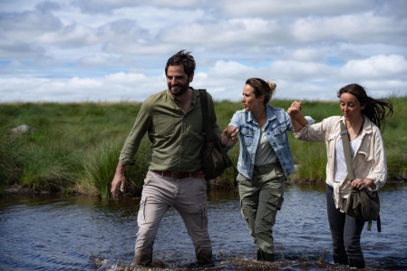 Diego Buñuel, Julie de Bona et Perrine Crosmary dans le premier numéro d'"Instinct animal".