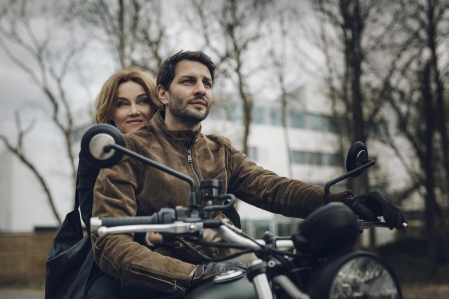 Marine Delterme et Marc Ruchmann dans "Manipulations".